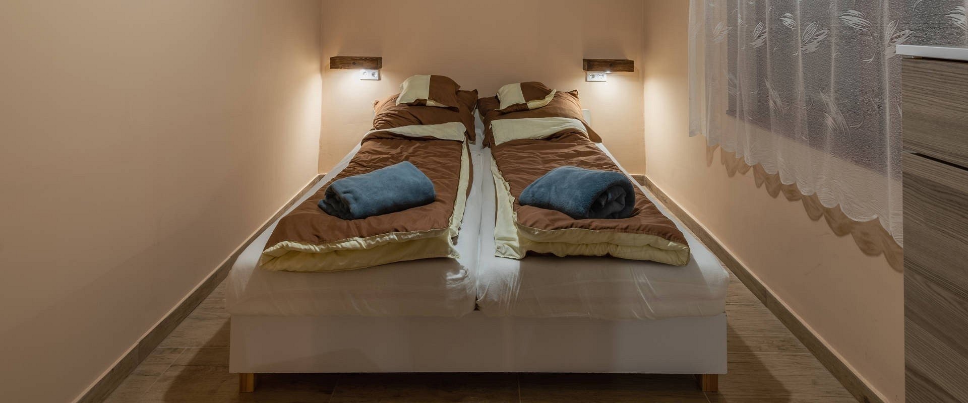 Geräumiges Gästehaus mit 3 Schlafzimmern und großen Gemeinschaftsbereichen